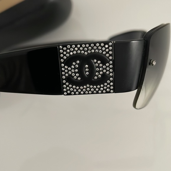 CHANEL sunglasses! - Picture 9 of 12